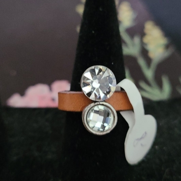 CUBIC Zirconia and Faux Leather Minimalist Ring Size 7 - Picture 4 of 5